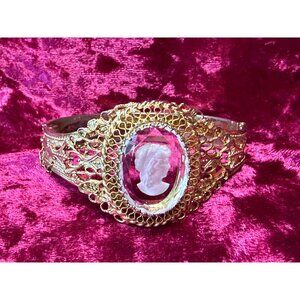 Vintage Whiting & Davis Intaglio Cameo Glass Gold-Tone Bracelet Size 6.5 Safety